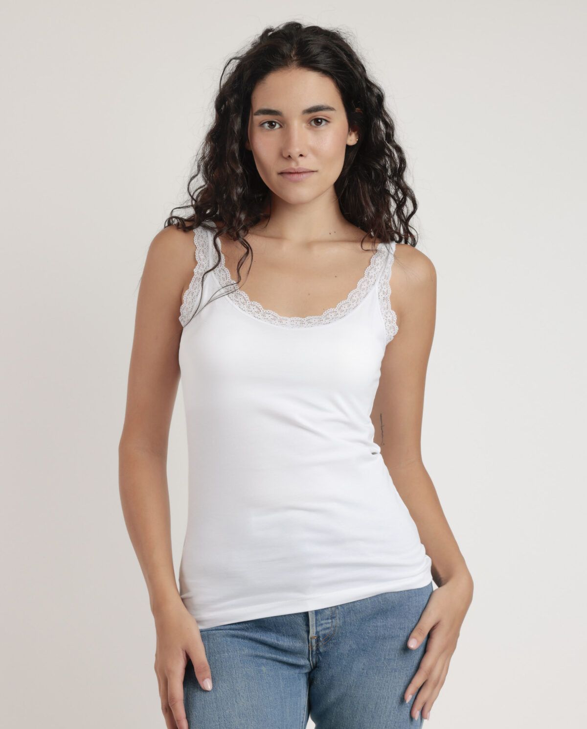 ADMAS Camiseta Tirantes Puntilla Ondas para Mujer - Imagen 2